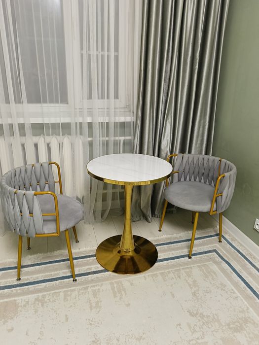 Стол мраморный и  стулья комплект