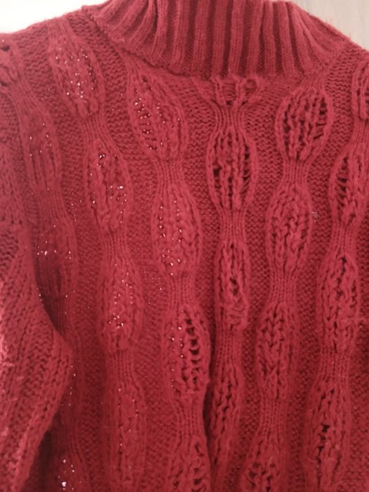 Vând pulovere pentru damă