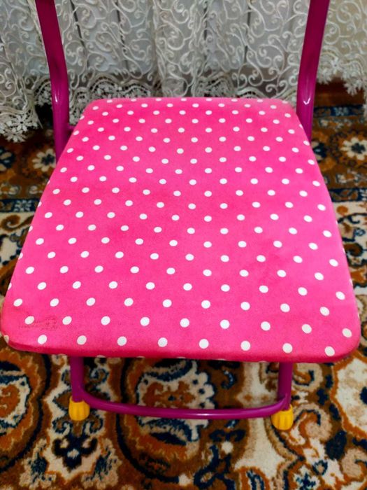 детский столик и стульчик + подарок