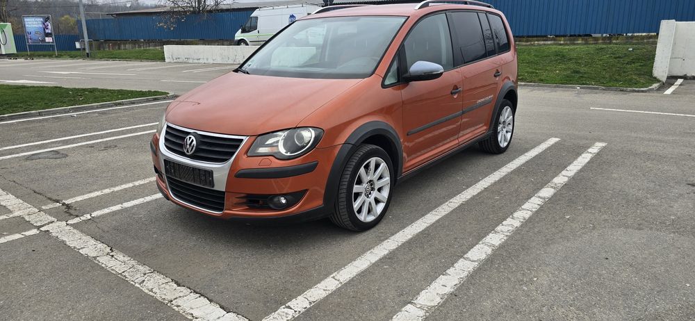 Volkswagen Touran Cross