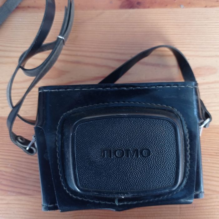 Фотоапарат с обектив и калъф Руски