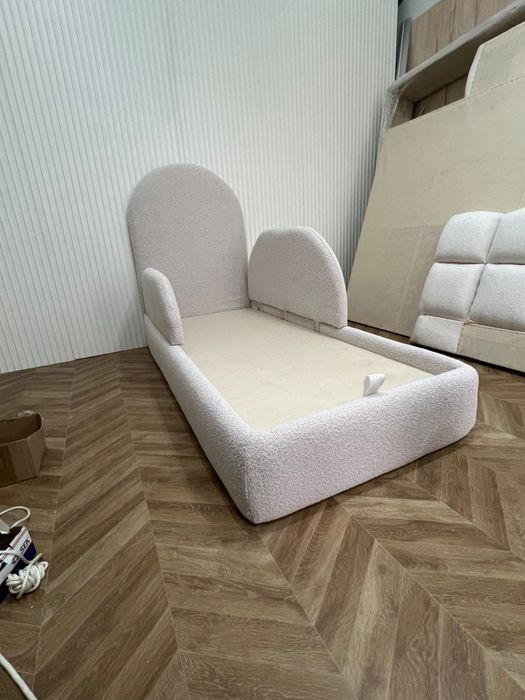 Pat tapitat boucle roz nao furniture