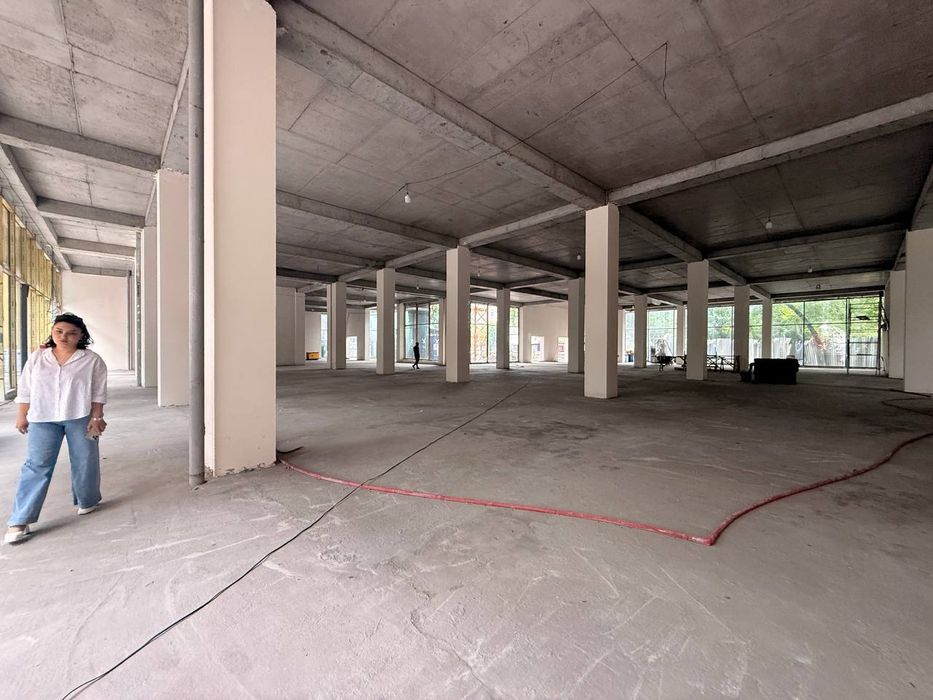 Сдаётся коммерческое помещение 1.500 м² на улице Шота Руставели