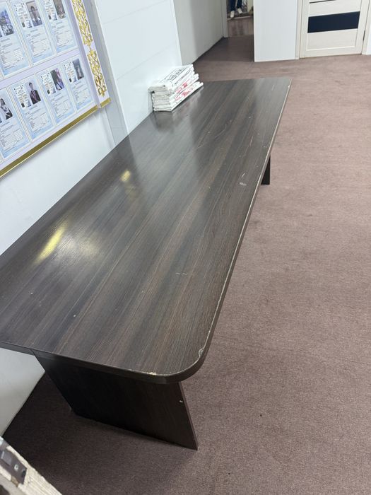 Стол без стулья  орташа жағдайда