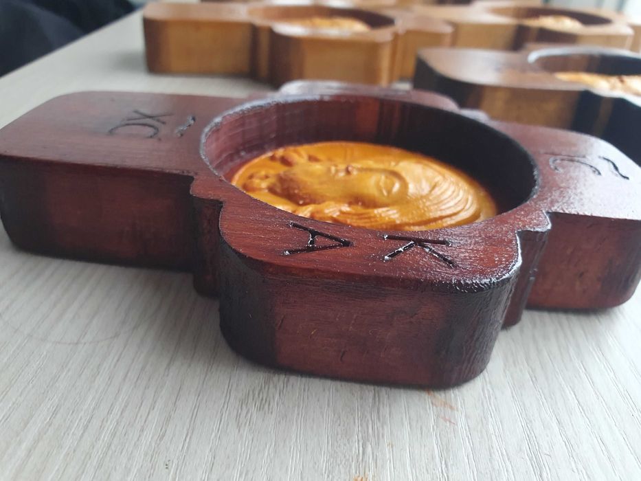 Cruce cu Chipul Domnului Iisus Hristos 14x10 cm Lemn tei culoare mahon