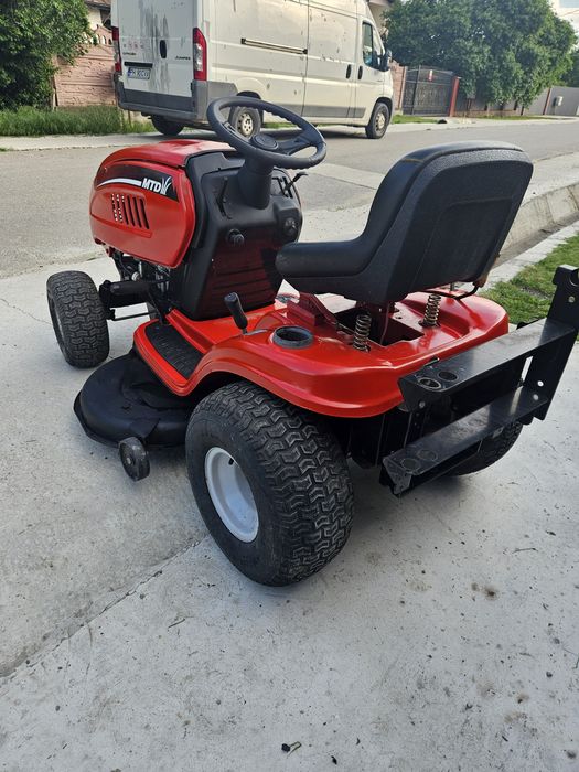 Tractoraș de tuns iarba gazon MTD 15.5 HP