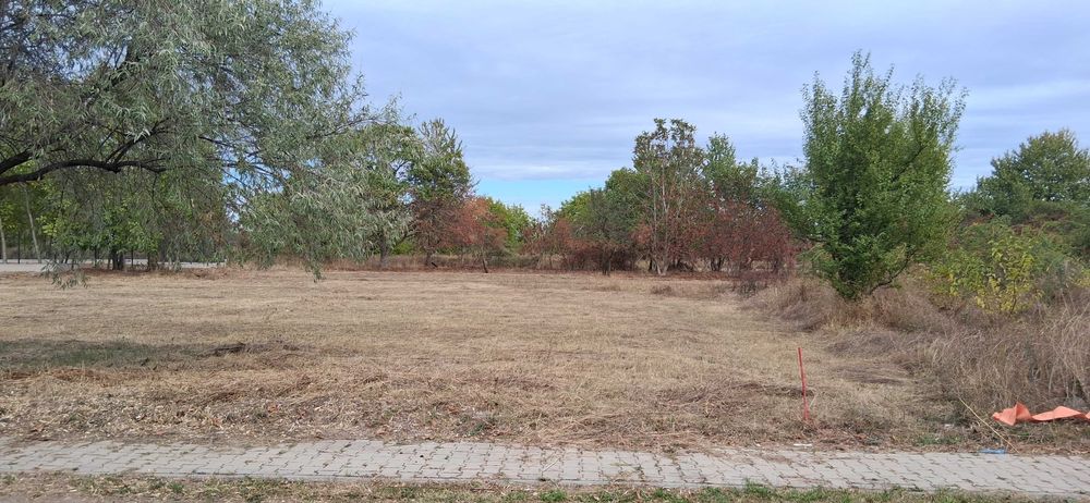 Teren intravilan 836 mp , deschidere 24 ml , zona linistita