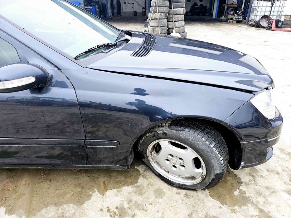 Aripa dreapta fata Mercedes Clasa C (W204) [Fabr 2000-2007] 189 NEGRU