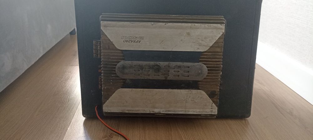 Продам сабвуфер с усилителем