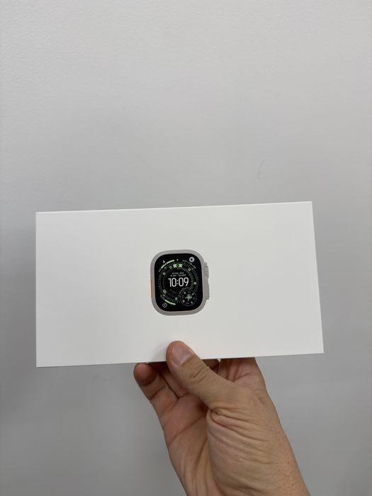 Apple Watch Ultra 3 49mm Natural Titanium + Black Ocean Band