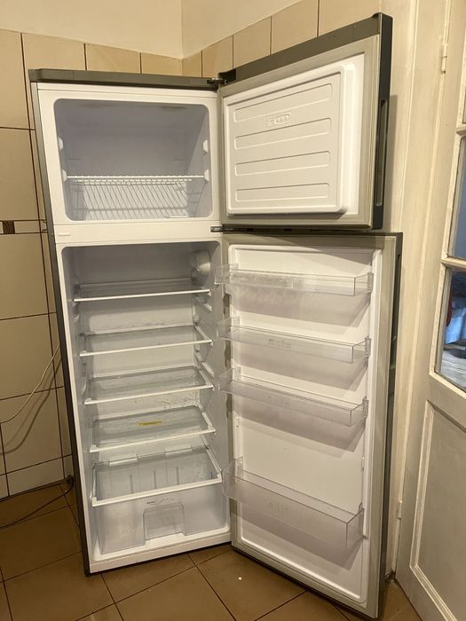 Vând frigider Arctic (argintiu)