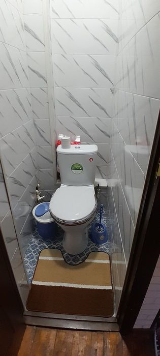 3 хонали уй сотилади. 3 кичик нохия 45 уй 47 хонадон.