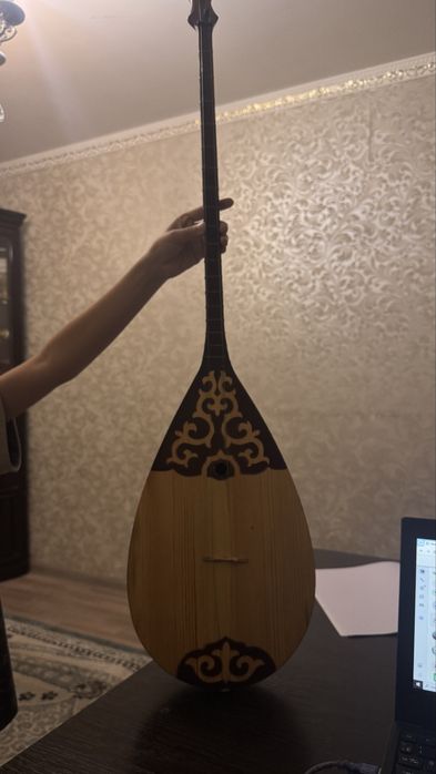 Домбыра сатылады