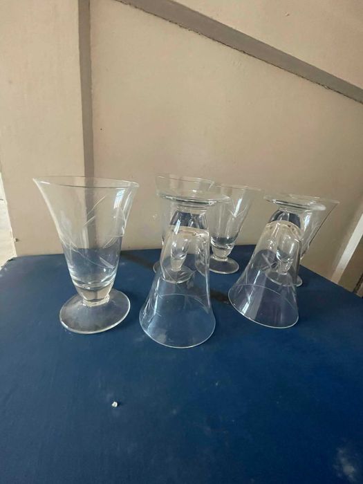 Set pahare din sticlă fină, cu model, retro