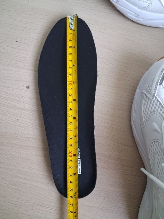Нови бели маратонки Fila, номер 40
