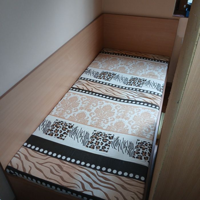 2 легла с матрак.ракла,скрин и гардероб.