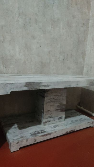 Jurnalniy stol mebeli