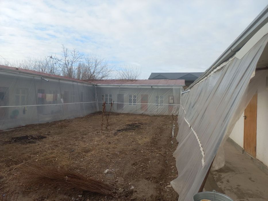 Ховли уй сотилади Зангиота