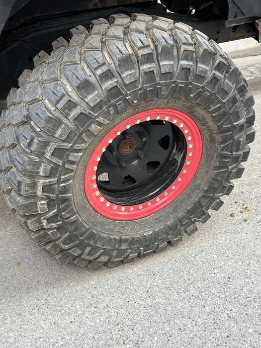 Гуми Maxxis Creepy Crawler 37x12.5x16