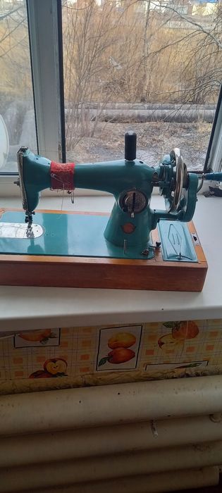 Продам швейную машинку