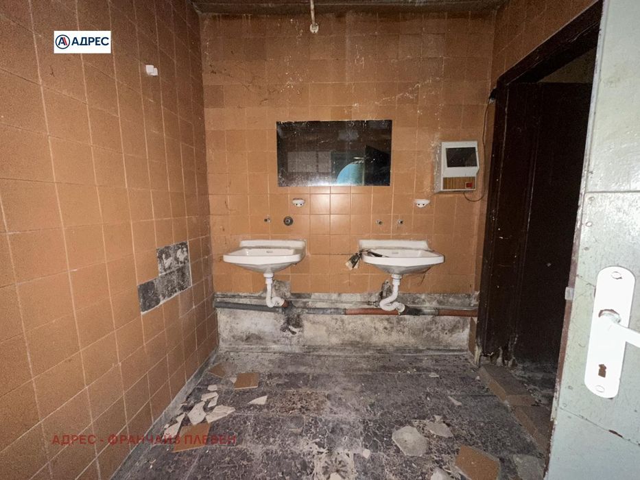 Продава се Магазин в Плевен, Сторгозия - 100 кв.м за 408 €/кв.м - Снимка #4