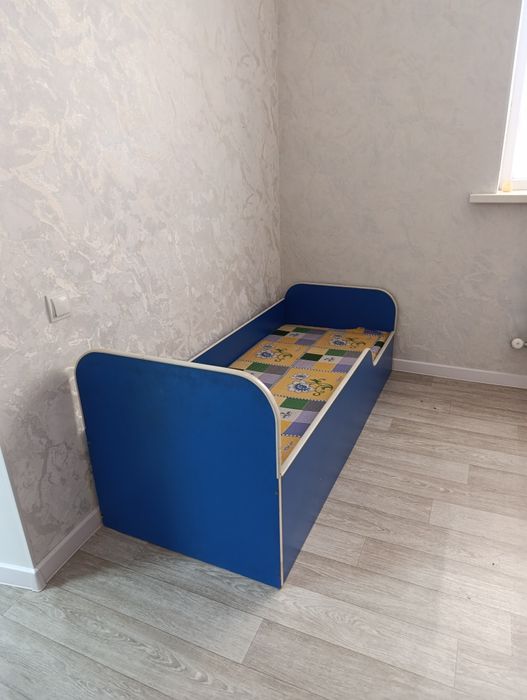 Продам детскую кровать б/у