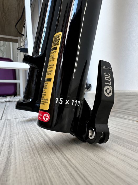 Furca SR Suntour 29” Air + Remote Lockout - ca nouă, puțin folosită