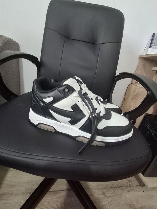 Off white- out of office 43