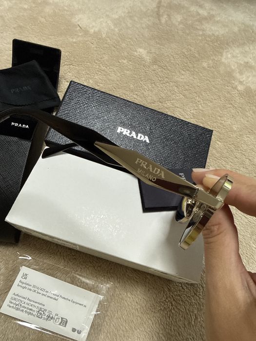 Слънчеви очила Prada