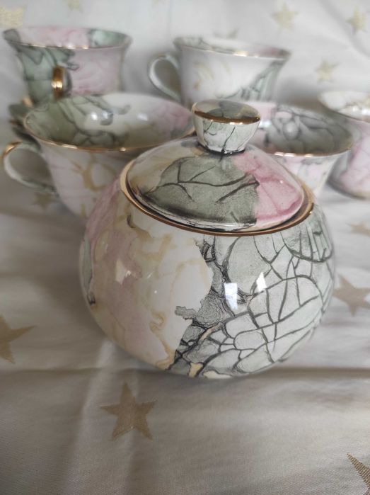 Сервиз за кафе и чай от фин (костен) порцелан