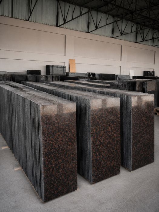Granit optom narxda fasad sokol  uchun. Angola black, labradarit, tanb