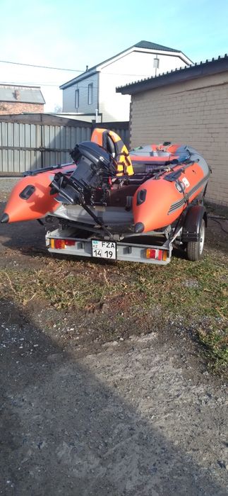 Продам лодку в комплекте с двигателем и прицепом