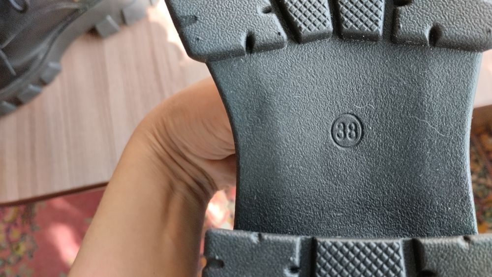 Ботинки демисезонные, новые