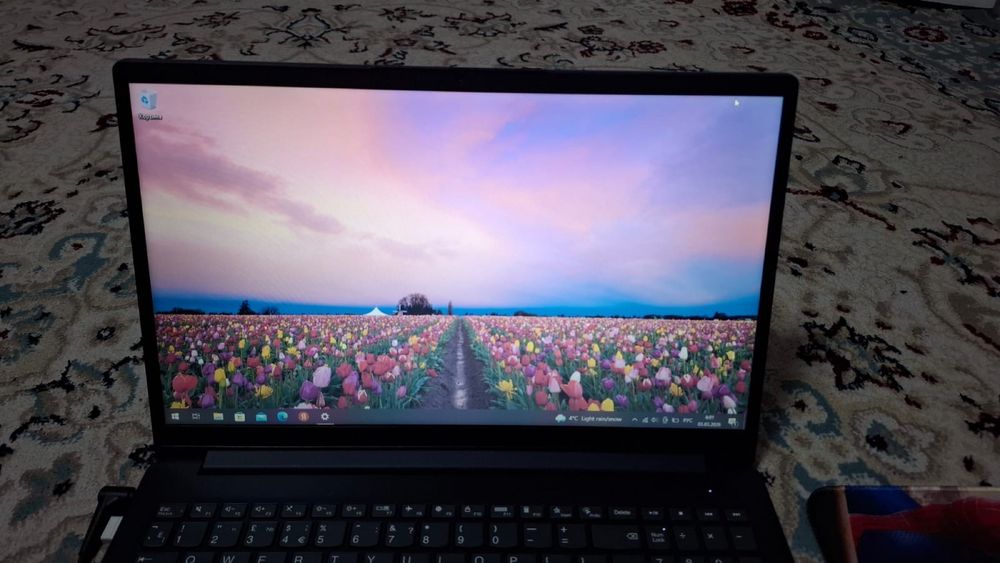 Ноутбук Lenovo четкий