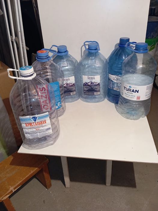 Бутылки пластиковые из под воды