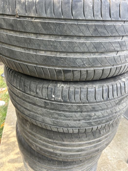 235 45 18 Goodyer si Michelin vara