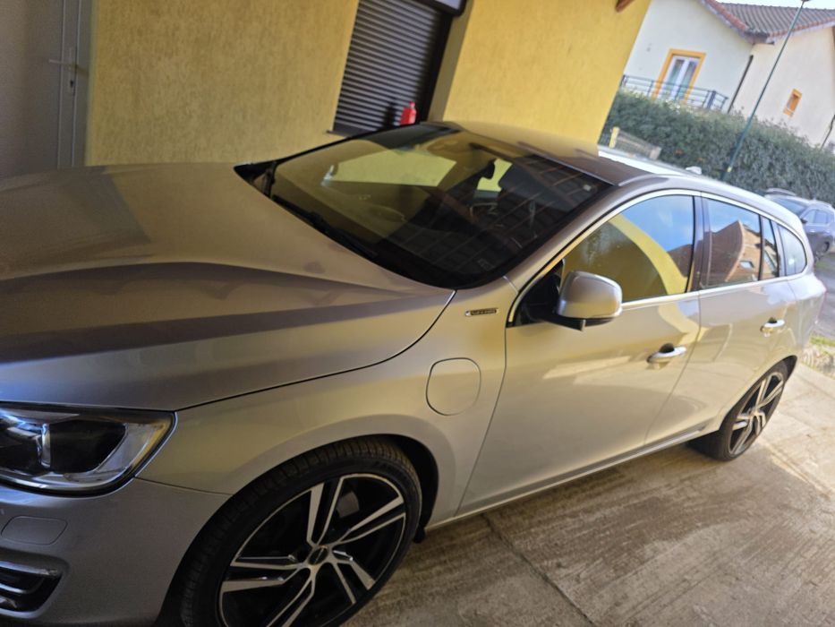 Volvo v60  d6 plug-in hibryd Summum
