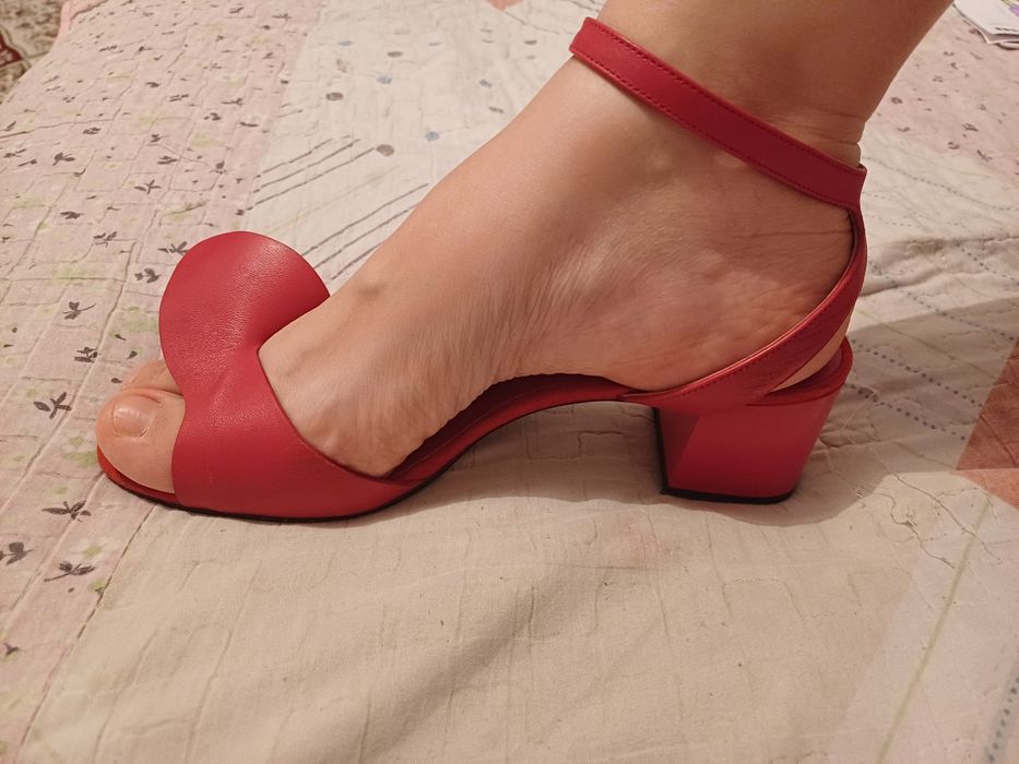 Продам женские туфли Basconi