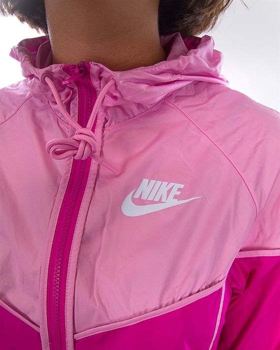 Дамска ветровка Nike нова