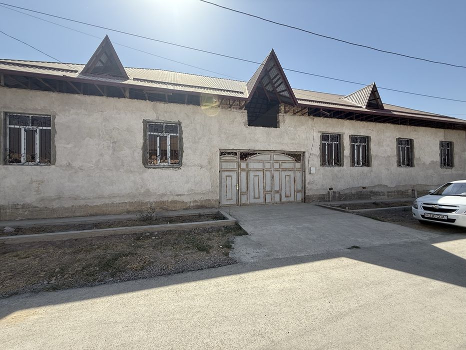 Uy sotiladi! 6 sotixli uchastka