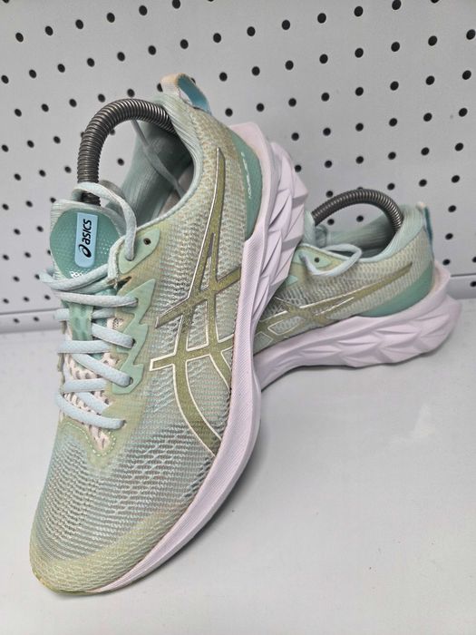 Оригинални дамски маратонки- Asics NovaBlast 2
