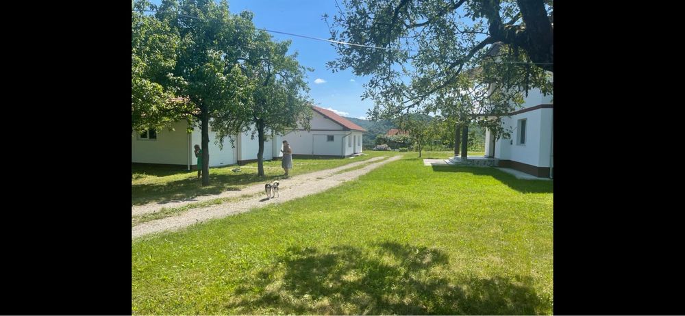 Inchiriez casa cu 2 etaje recent construita in Remecioara 20 km de oras asfalt pana in curte