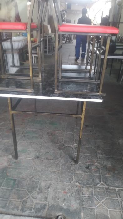 Продаётся стол и стуля