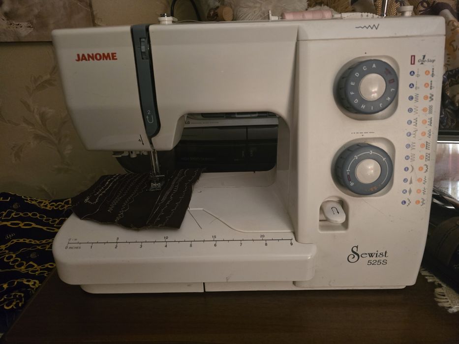 Швейная машинка Janome б/у