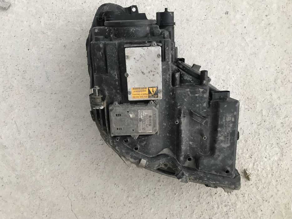 Фар Мерседец CLS банан