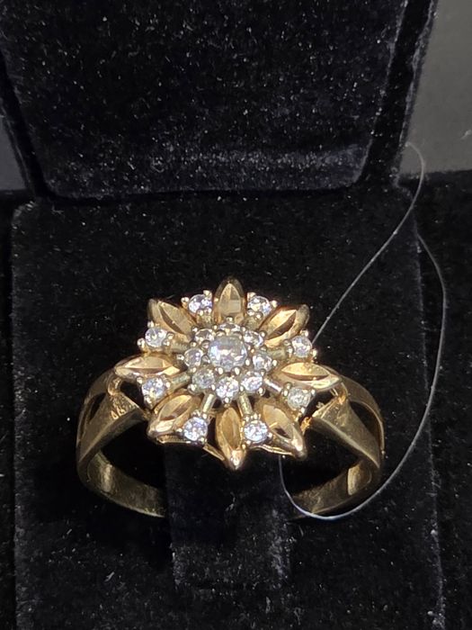 Золото 585  Кольцо  Масса: 2,8 Размер: 21