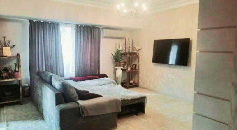 Продается  4\3\9 103 m2  ц-1  в центр города дом кирпичный !!