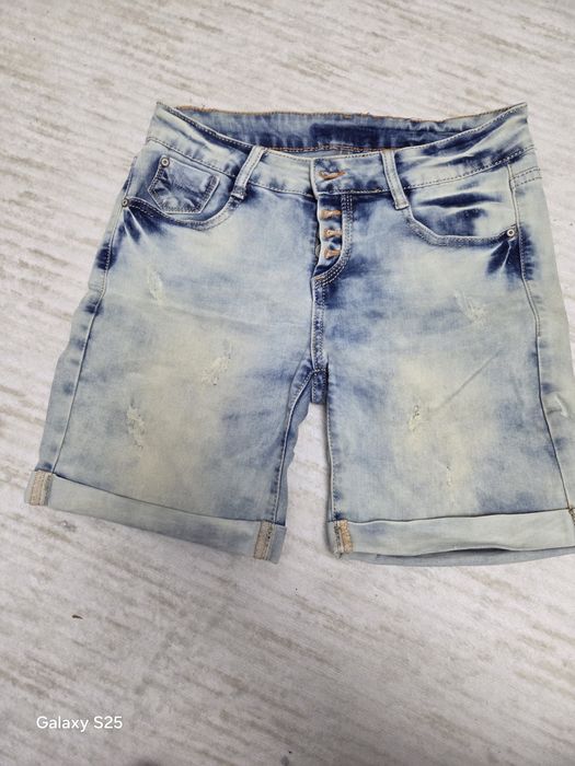 Lot pantaloni scurți