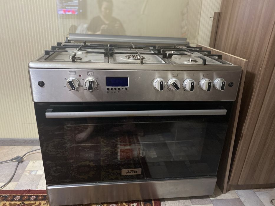 Продам газ плита 180.000