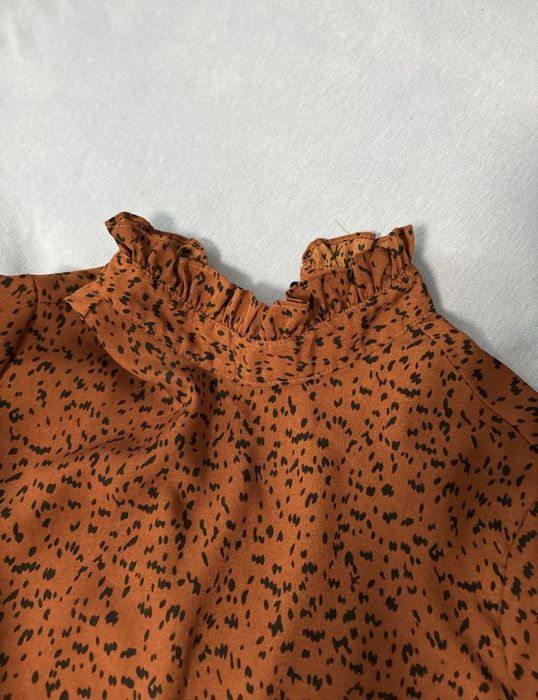 Rochie midi culoarea toamnei -aramiu, marime 36-38, cu volanase